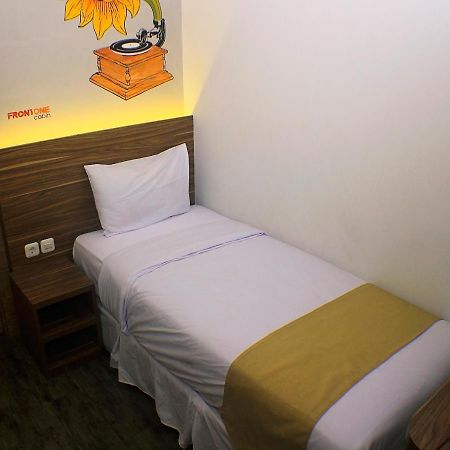 Front One Cabin Malioboro Jogja Yogyakarta Extérieur photo